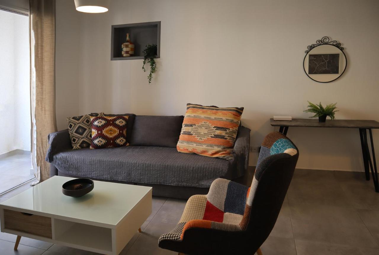 Alex's Vacation - 100m From The - 6 Guests Apartment Paphos