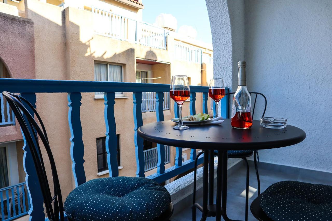 Alex's Vacation - 100m From The - 6 Guests Paphos